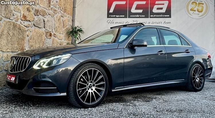 Cinza Usado 2014 Mercedes E300 AMG line Sedan | € 17.450 (Preço justo) - Imagem 1/1