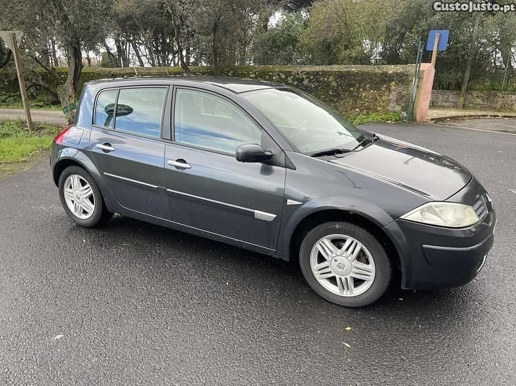 Cinza Usado 2005 Renault Mégane II Dynamique Citadino | € 5.500 (Caro) - Imagem 1/1