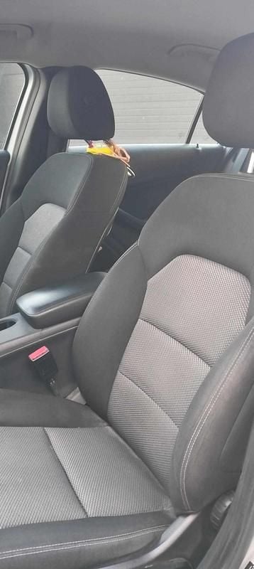 Usado Mercedes A180 109 HP (80 kW) 2016 Cinzento Citadino