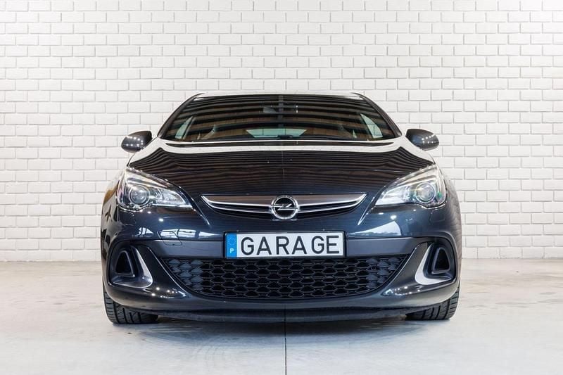 Usado Opel Astra GTC 280 HP (205 kW) 2013 Preto