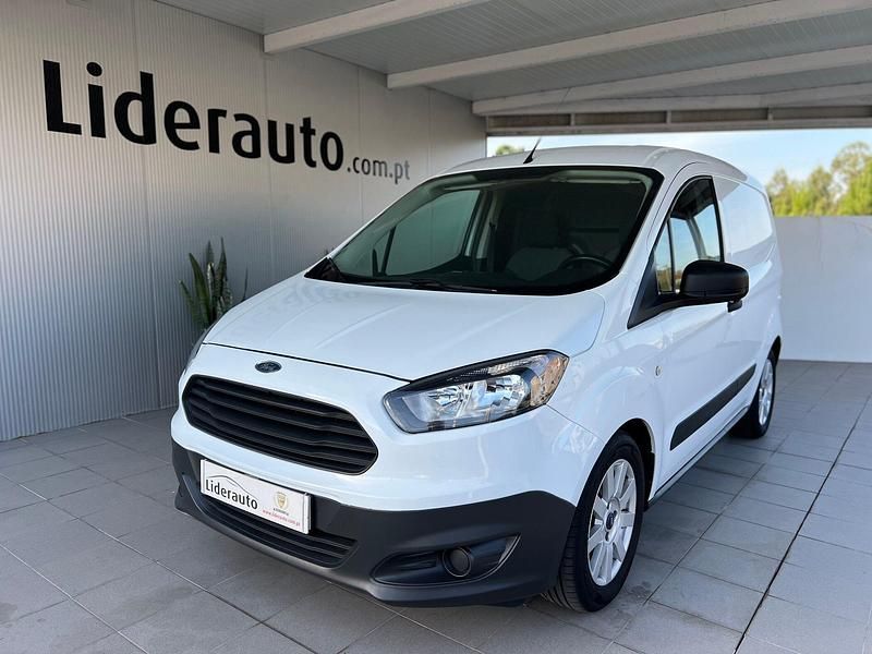 Branco Usado 2016 Ford Courier Ambiente Monovolume | € 7.800 (Preço justo) - Imagem 1/4