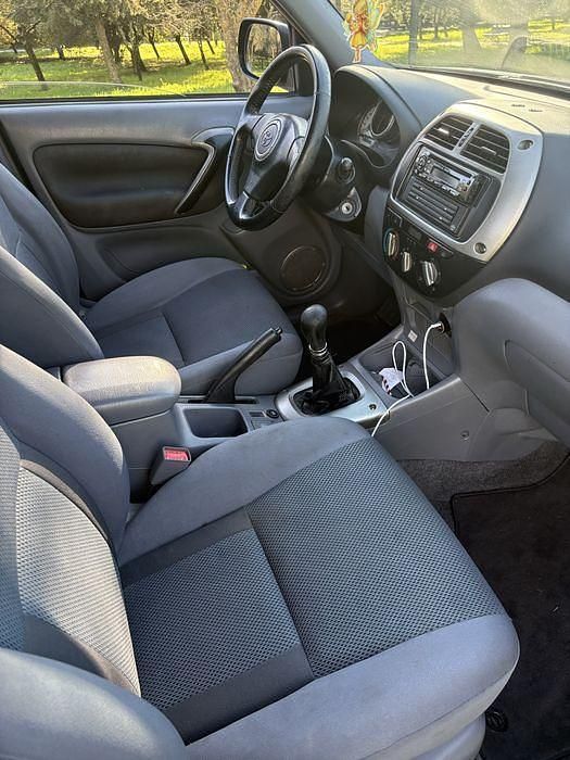 Usado Toyota RAV4 150 HP (110 kW) 2000 Sedan