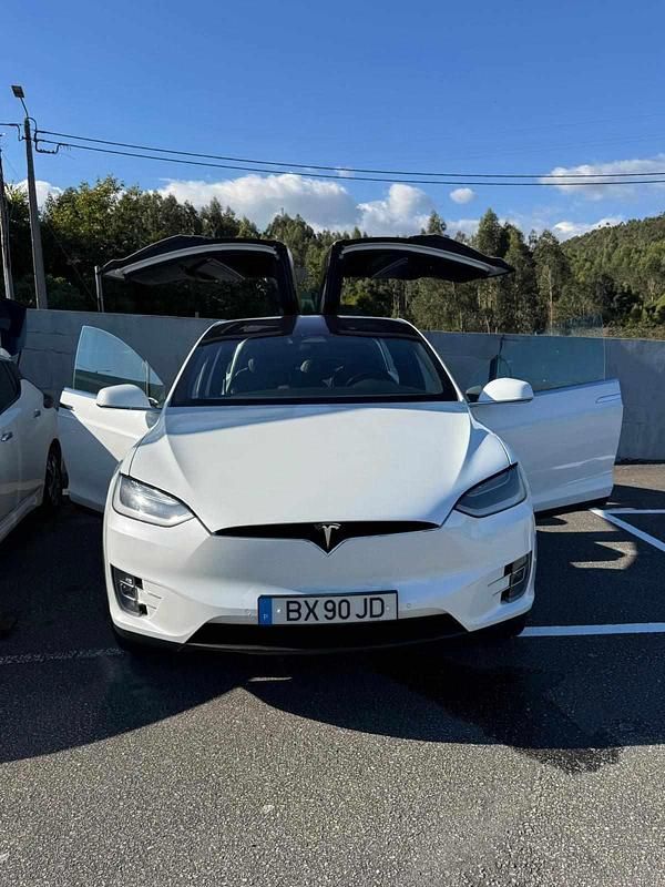 Branco Usado 2018 Tesla Model X SUV | € 32.470 - Imagem 1/4