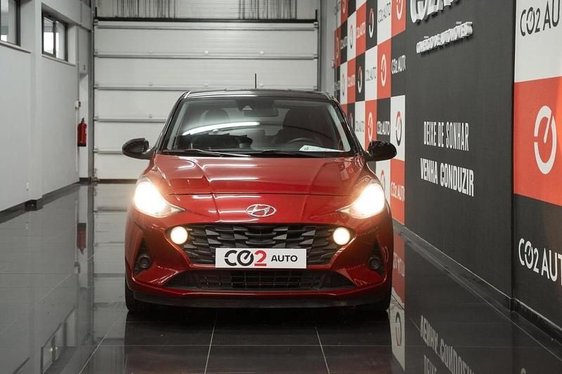 Usado Hyundai i10 Comfort 67 HP (49 kW) 2022 Vermelho Citadino