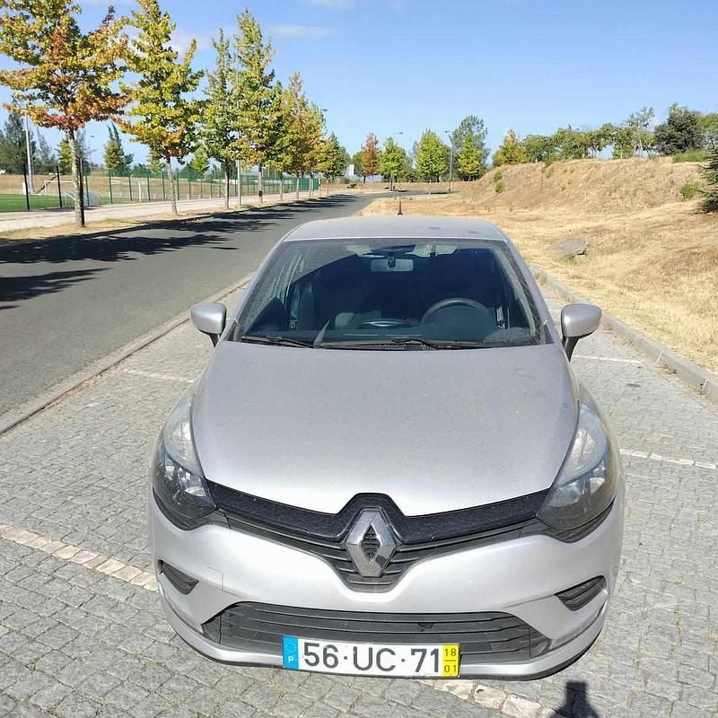 Cinzento Usado 2018 Renault Clio IV Citadino | € 7.400 (Bom preço) - Imagem 1/4