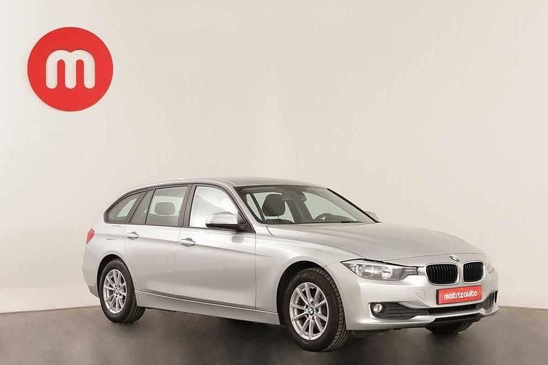Cinzento Usado 2015 BMW 318 Carrinha | € 22.799 (Caro) - Imagem 1/4