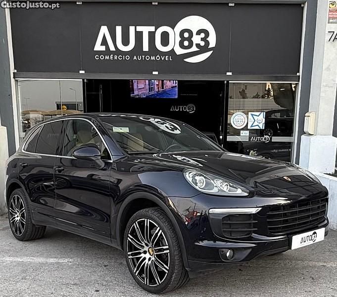 Azul Usado 2016 Porsche Cayenne SUV | € 49.990 - Imagem 1/1