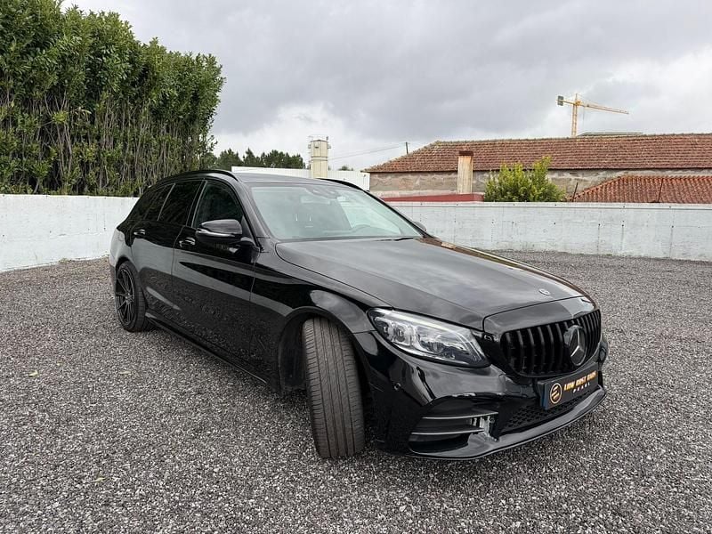 Usado Mercedes C300 AMG line 306 HP (225 kW) 2020 Preto Carrinha
