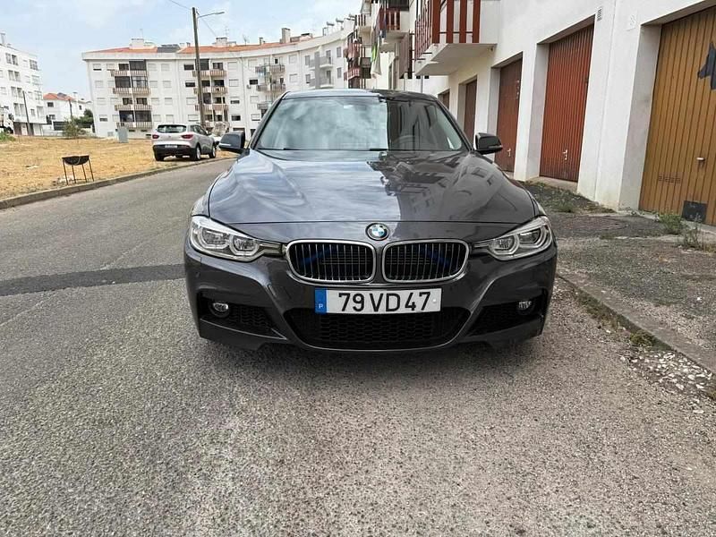 Cinzento Usado 2018 BMW 330 Carrinha | € 22.500 (Preço justo) - Imagem 1/4