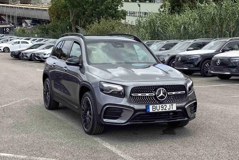 Cinzento Novo 2025 Mercedes GLB200 SUV | € 63.900 (Preço elevado) - Imagem 1/4