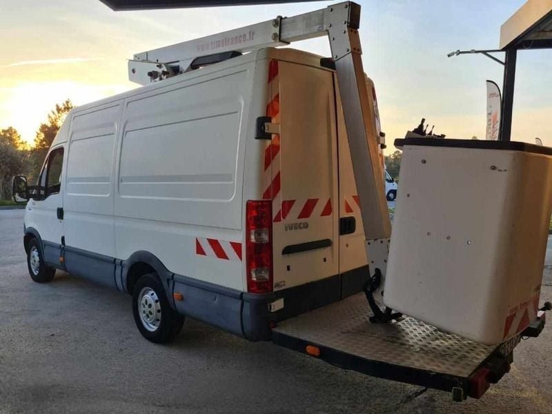 Usado Iveco Daily 125 HP (91 kW) 2013 Branco