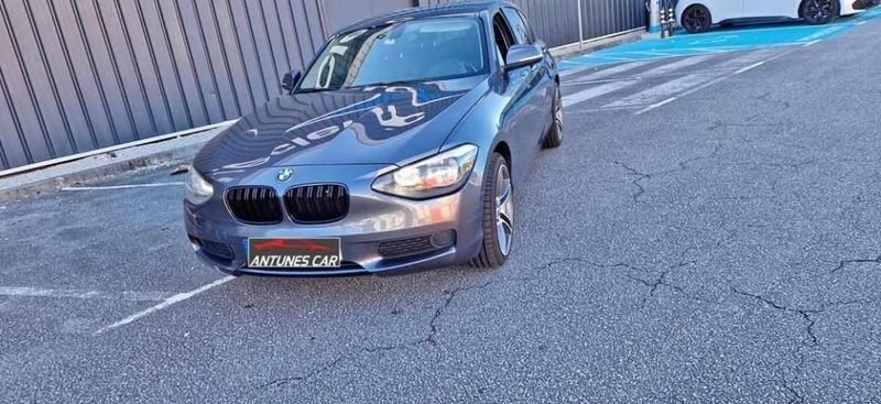Cinzento Usado 2011 BMW 118 Citadino | € 6.000 - Imagem 1/4