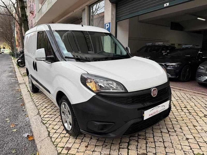 Usado Fiat Doblò 105 HP (77 kW) 2022 Branco Monovolume
