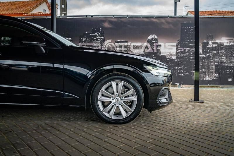 Usado Volvo V60 197 HP (144 kW) 2020 Preto Carrinha