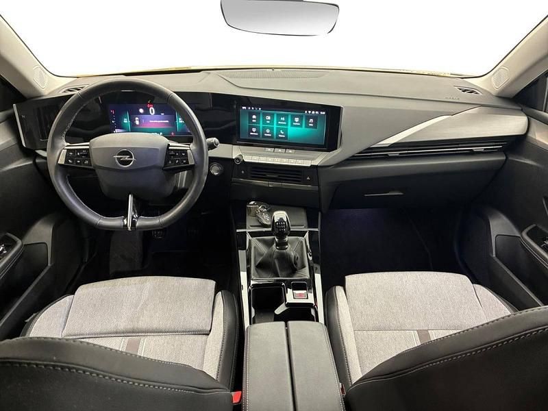 Usado Opel Astra Elegance 130 HP (95 kW) 2023 Amarelo