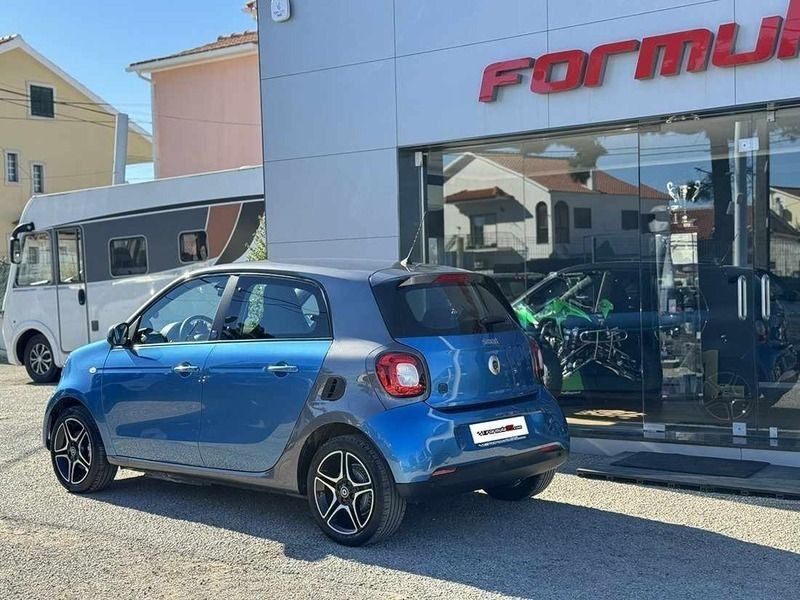 Usado Smart ForFour Electric Drive Passion 60 kW (82 HP) 2020 Azul
