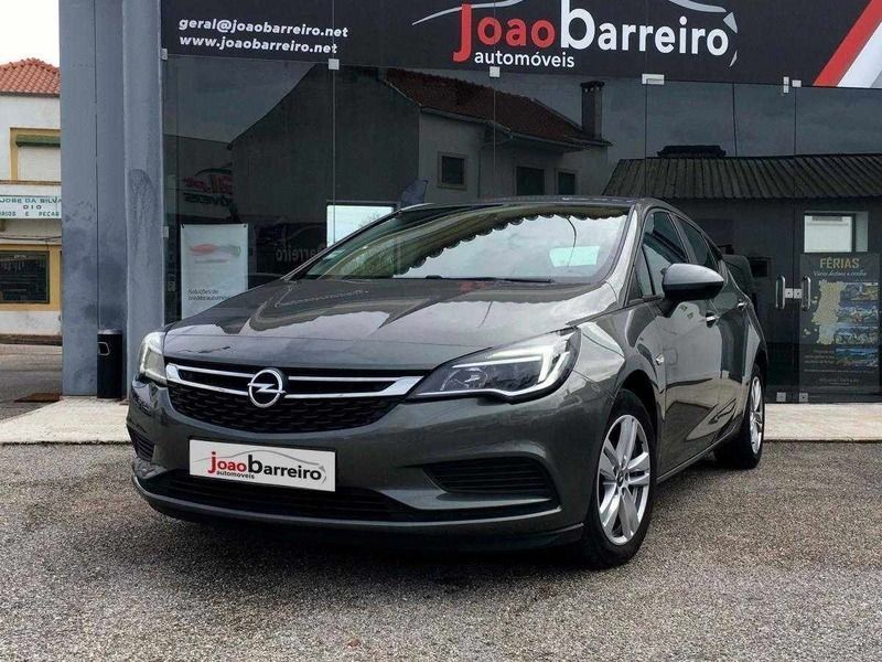 Cinzento Usado 2017 Opel Astra Business Edition Citadino | € 12.750 (Caro) - Imagem 1/4