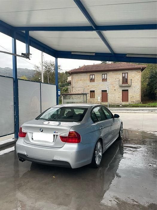Usado BMW 325 220 HP (161 kW) 2006 Sedan