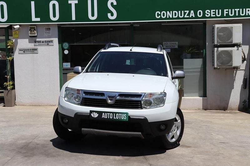 Branco Usado 2011 Dacia Duster Prestige SUV | € 9.970 (Preço justo) - Imagem 1/4