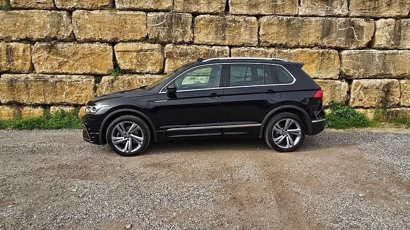 Usado VW Tiguan R-line 245 HP (180 kW) 2023 Preto SUV