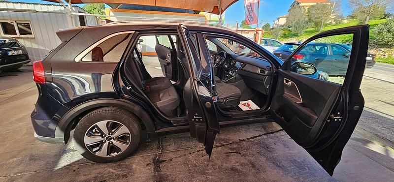 Usado Kia Niro 141 HP (103 kW) 2019 Azul SUV