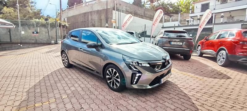 Usado Mitsubishi Colt Invite 91 HP (66 kW) 2024 Cinzento Citadino