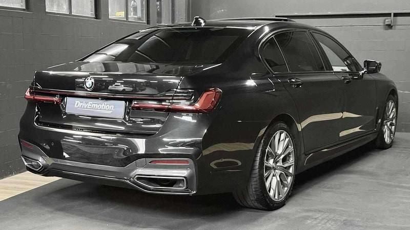 Usado BMW 740 326 HP (239 kW) 2019 Preto Sedan