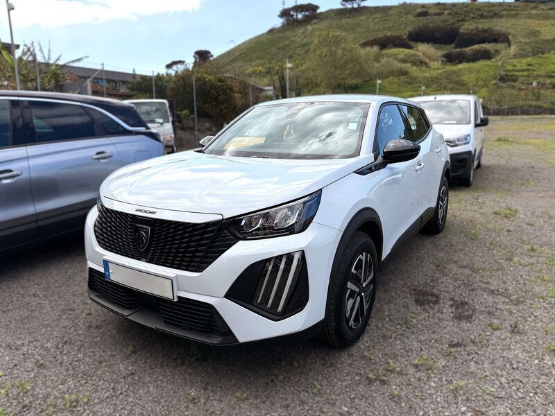 Branco Usado 2024 Peugeot e-2008 Active SUV | € 30.250 (Preço elevado) - Imagem 1/4