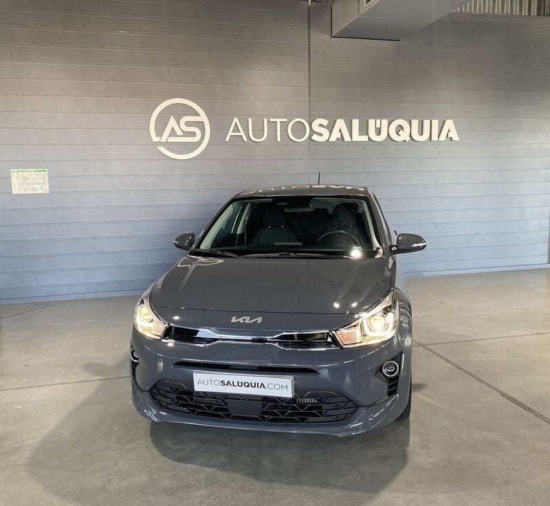 Cinza Usado 2023 Kia Rio Citadino | € 18.250 (Preço justo) - Imagem 1/4