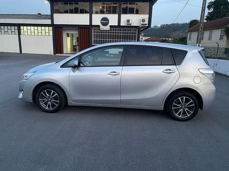 Usado 2014 Toyota Verso Monovolume | € 9.999 - Imagem 1/4