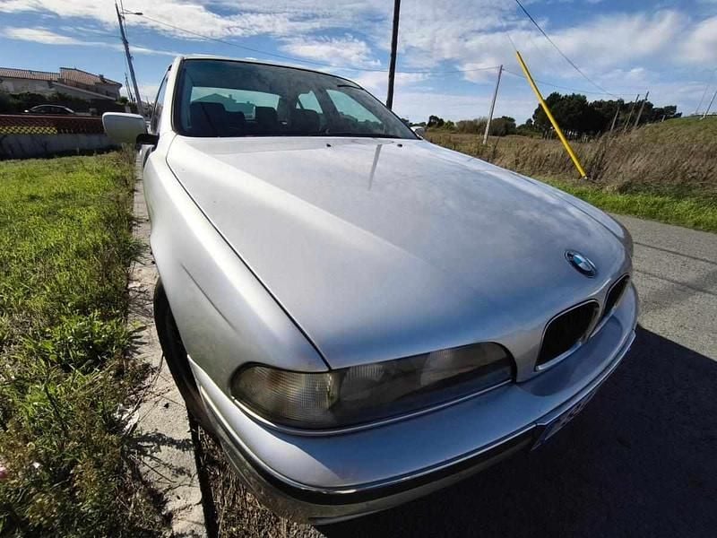 Cinzento Usado 1999 BMW 530 Sedan | € 6.000 - Imagem 1/4