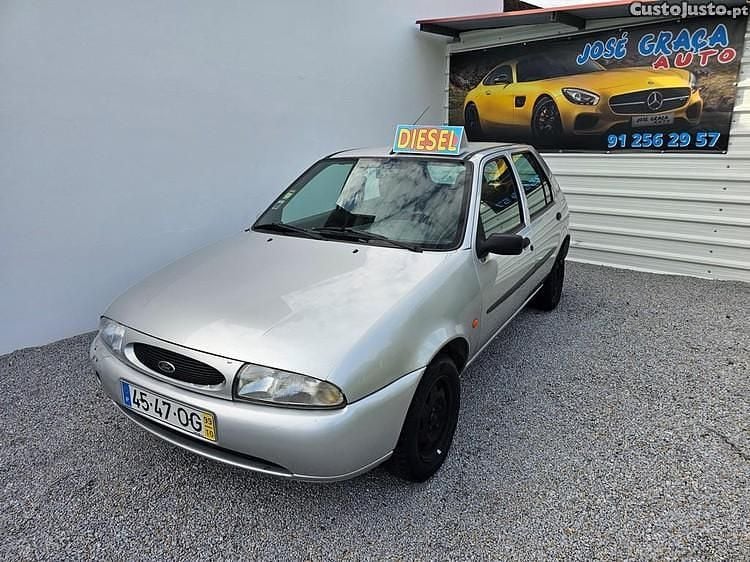 Cinza Usado 1999 Ford Fiesta | € 1.250 - Imagem 1/1
