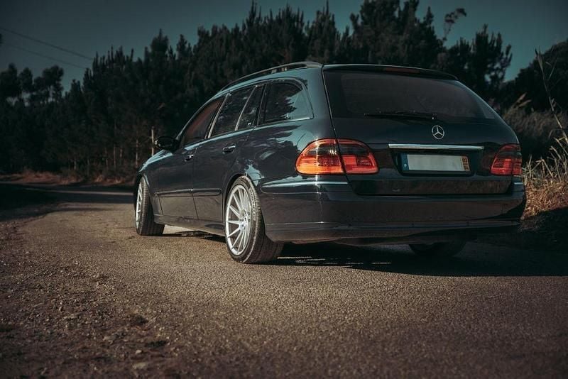 Usado 2003 Mercedes E270 Sedan | € 8.000 - Imagem 1/4