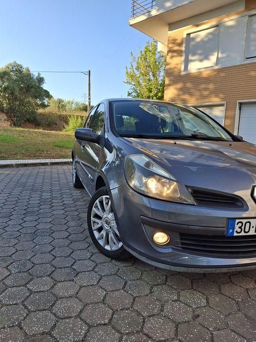 Usado 2008 Renault Clio II Dynamique Sedan | € 3.700 (Preço justo) - Imagem 1/4