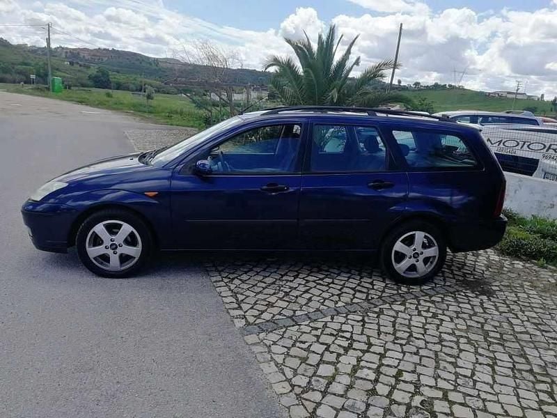 Usado Ford Focus Ghia 115 HP (84 kW) 2004 Azul escuro Carrinha