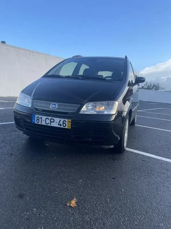 Preto Usado 2006 Fiat Idea Dynamic Monovolume | € 4.900 - Imagem 1/4