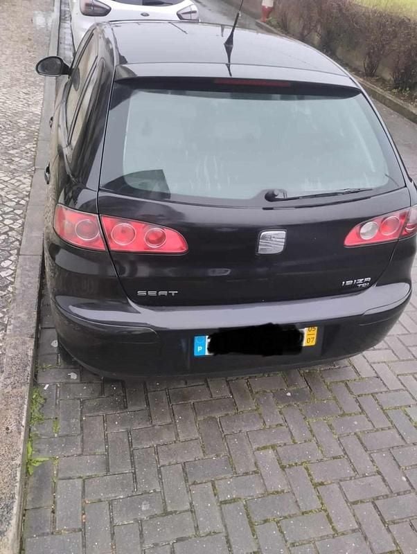 Usado Seat Ibiza 75 HP (55 kW) 2005 Preto Citadino