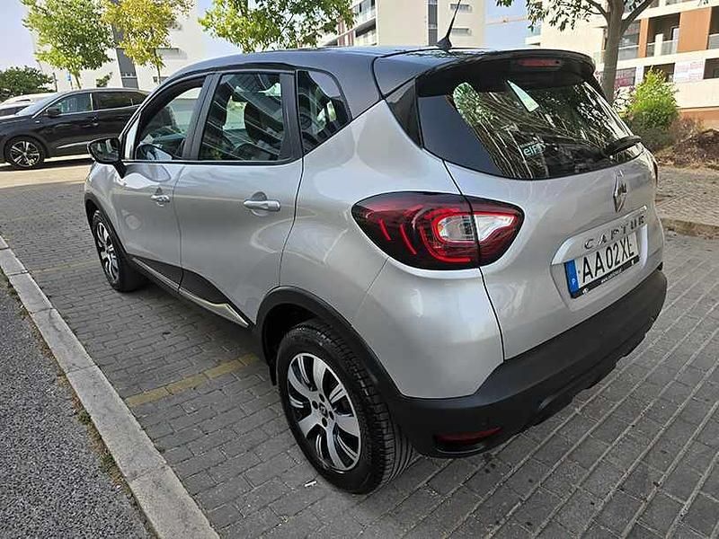 Usado Renault Captur 90 HP (66 kW) 2018 Cinzento SUV
