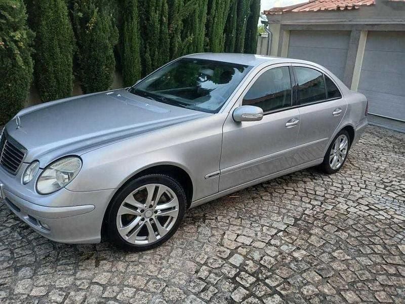 Usado 2002 Mercedes E220 Sedan | € 6.250 - Imagem 1/4