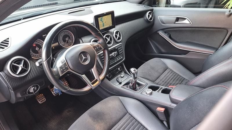 Usado Mercedes A180 AMG line 109 HP (80 kW) 2015 Preto