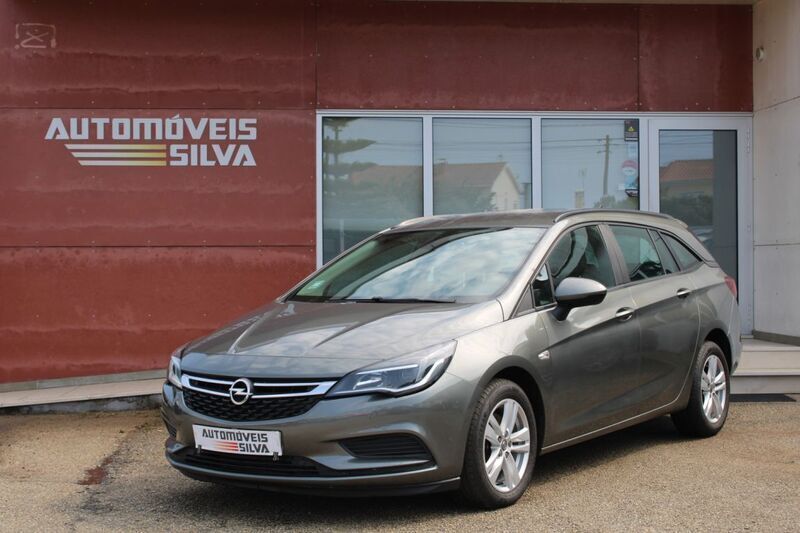 Cinzento Usado 2018 Opel Astra Dynamic Carrinha | € 11.990 (Preço justo) - Imagem 1/4
