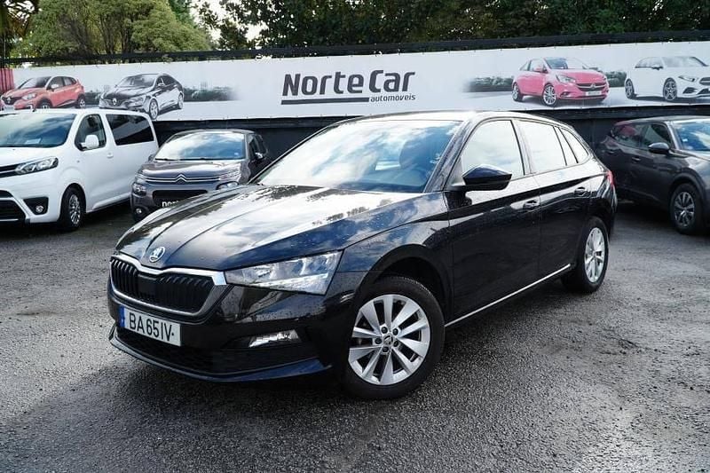 Preto Usado 2023 Skoda Scala Ambition Citadino | € 16.250 (Preço justo) - Imagem 1/4