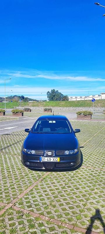 Preto Usado 2004 Seat Leon Citadino | € 8.000 (Bom preço) - Imagem 1/4