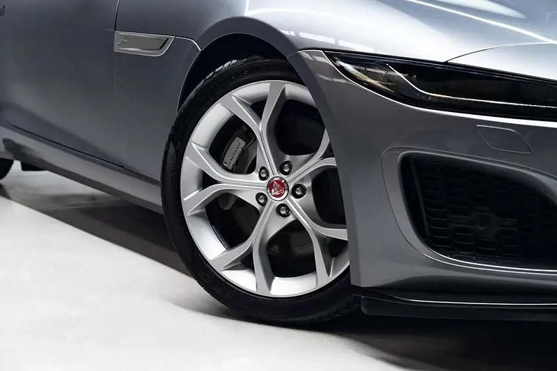 Usado Jaguar F-Type 300 HP (220 kW) 2020 Cinza antracite Coupé