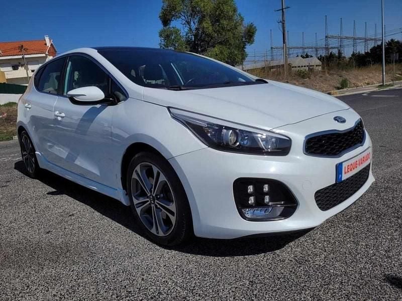 Usado Kia Ceed 136 HP (100 kW) 2016 Branco Citadino