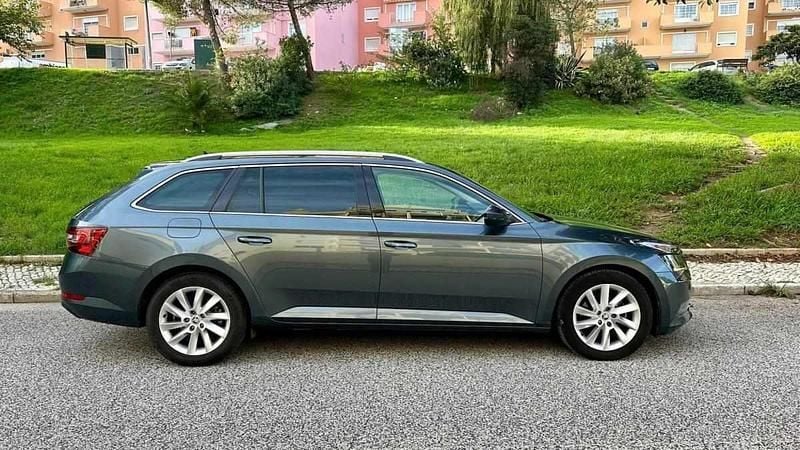 Usado Skoda Superb 120 HP (88 kW) 2017 Cinzento Citadino