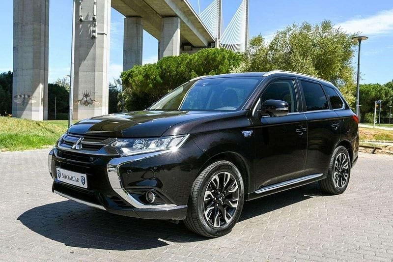 Preto Usado 2017 Mitsubishi Outlander P-HEV | € 18.450 (Preço justo) - Imagem 1/4