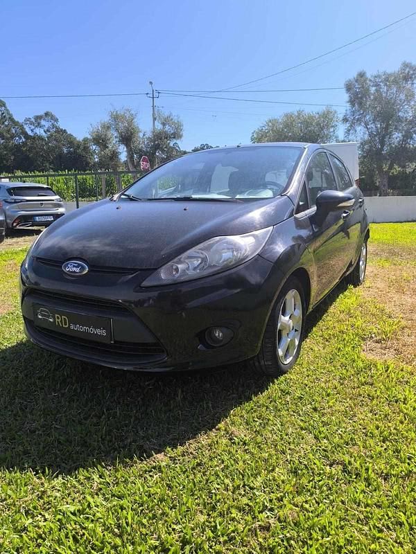 Preto Usado 2011 Ford Fiesta Citadino | € 9.500 - Imagem 1/4