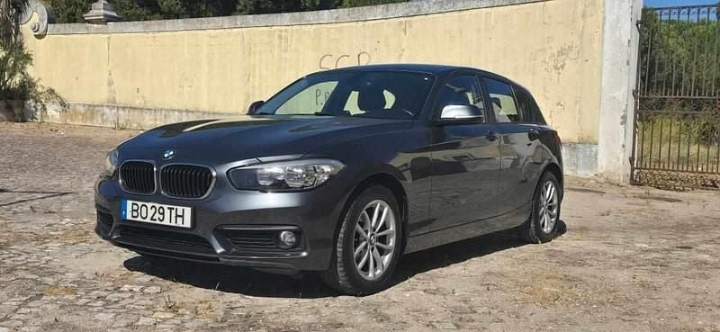 Cinzento Usado 2019 BMW 118 Citadino | € 12.990 (Super Preço) - Imagem 1/4