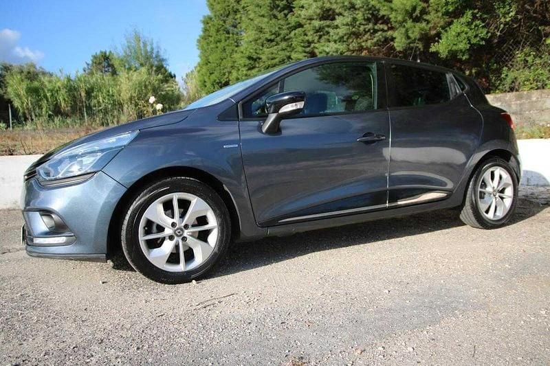 Cinza Usado 2017 Renault Clio IV LIMITED | € 11.500 (Preço justo) - Imagem 1/4
